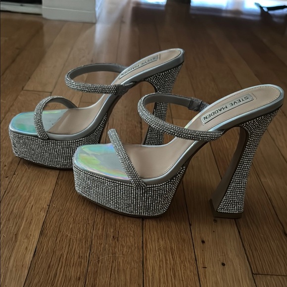 Steve Madden Shoes - Steve Madden Silver Sparkley Platform Heels